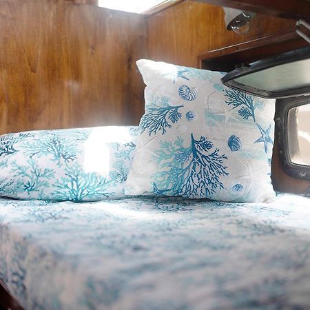 Aloha Jak'S Boat Аласио Екстериор снимка
